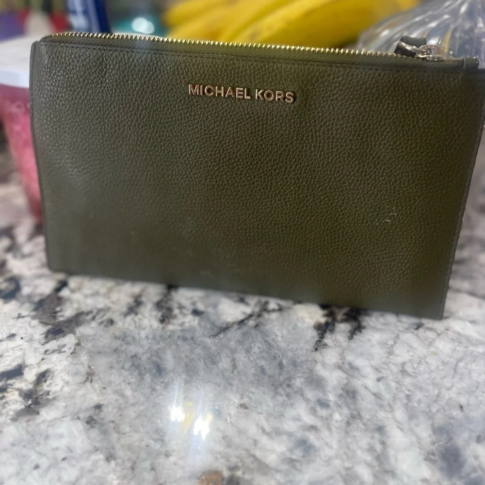 Michael Kors Wristlet woman’s